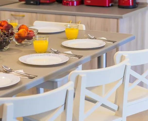 Rhodes Center 公寓 *