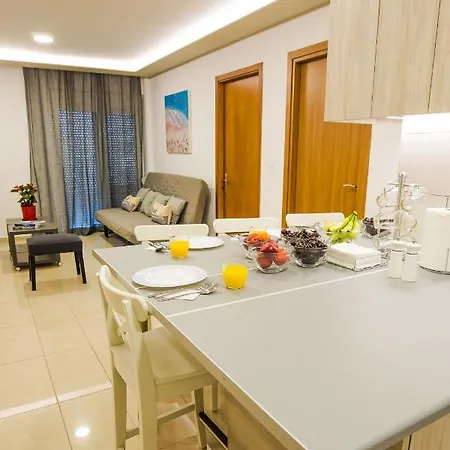Rhodes Center شقة